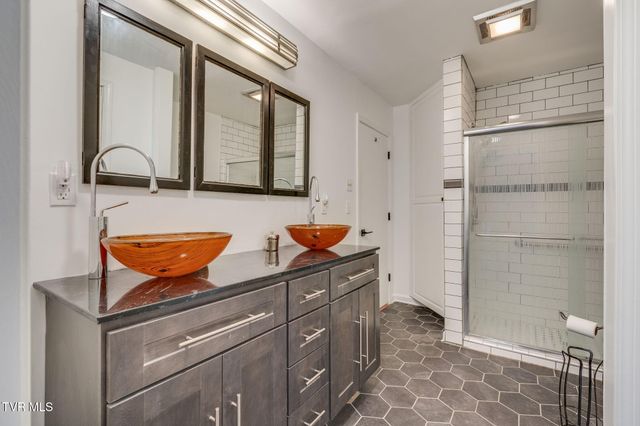 1314 Woodland Avenue, Johnson City, TN 37601