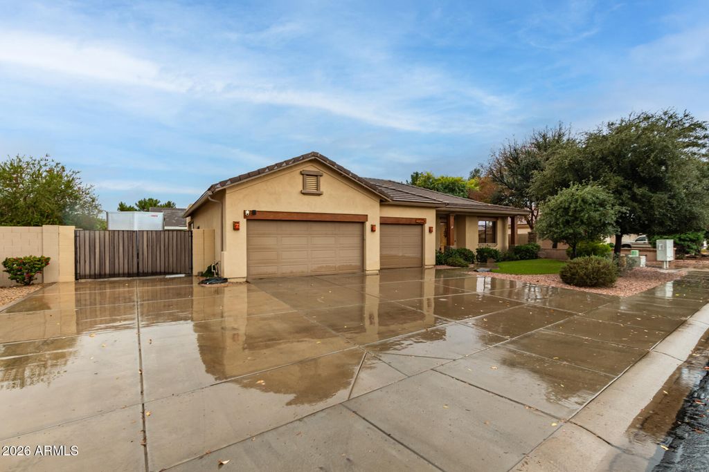 20407 E BRONCO Drive, Queen Creek, AZ 85142 — photo 2
