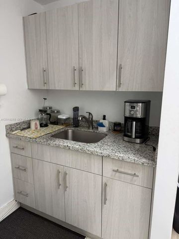 1917 NW 20th St, Miami, FL 33142