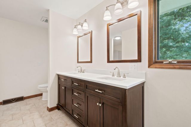 2956 S Roth Oaks Avenue, Springfield, MO 65809