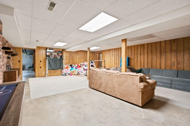 2956 S Roth Oaks Avenue, Springfield, MO 65809