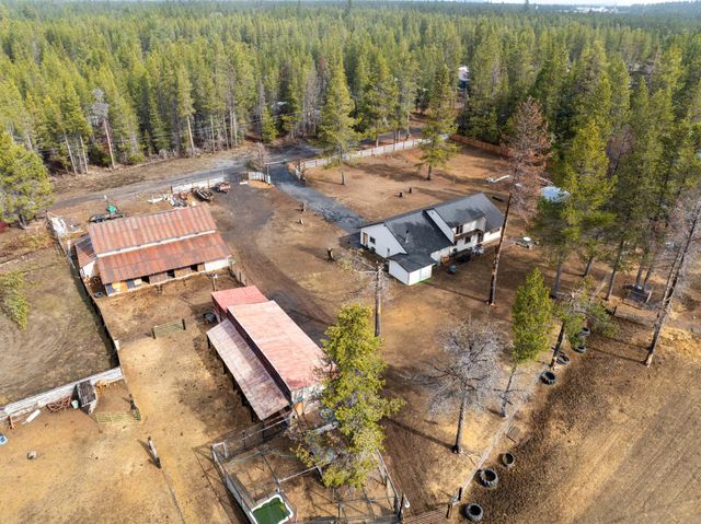 1052 S Airport Drive, Crescent, OR 97733