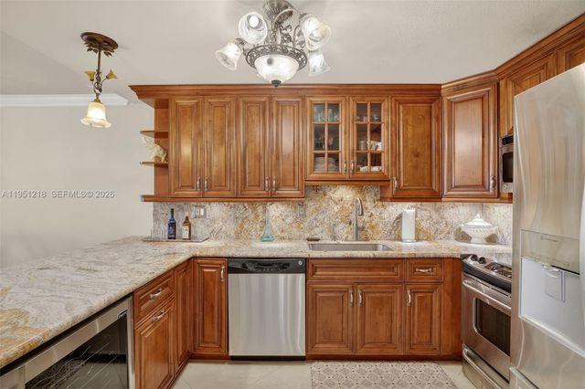 1000 Parkview Dr 806, Hallandale Beach, FL 33009