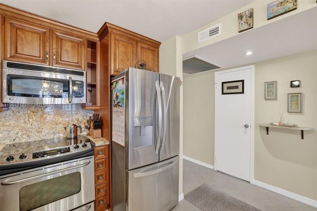 1000 Parkview Dr 806, Hallandale Beach, FL 33009