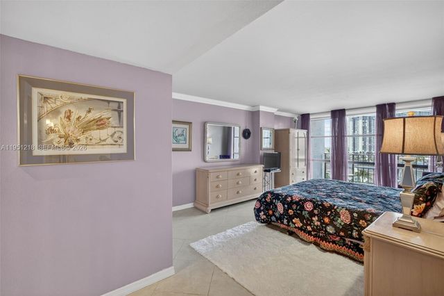 1000 Parkview Dr 806, Hallandale Beach, FL 33009