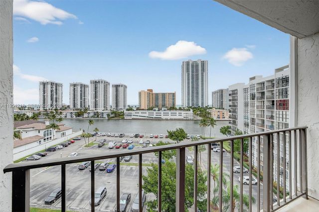 1000 Parkview Dr 806, Hallandale Beach, FL 33009