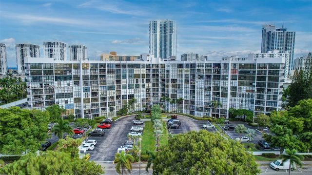 1000 Parkview Dr 806, Hallandale Beach, FL 33009