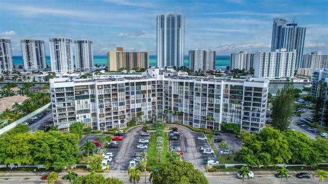 1000 Parkview Dr 806, Hallandale Beach, FL 33009