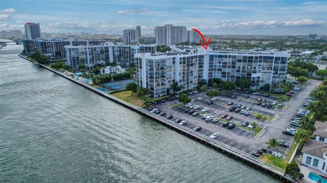 1000 Parkview Dr 806, Hallandale Beach, FL 33009