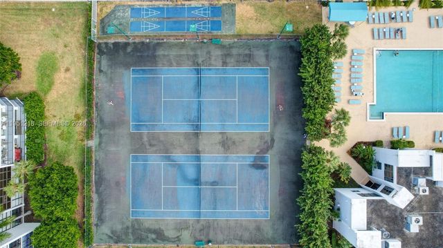 1000 Parkview Dr 806, Hallandale Beach, FL 33009