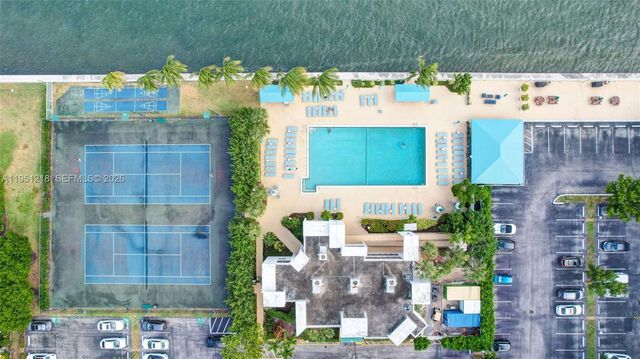 1000 Parkview Dr 806, Hallandale Beach, FL 33009