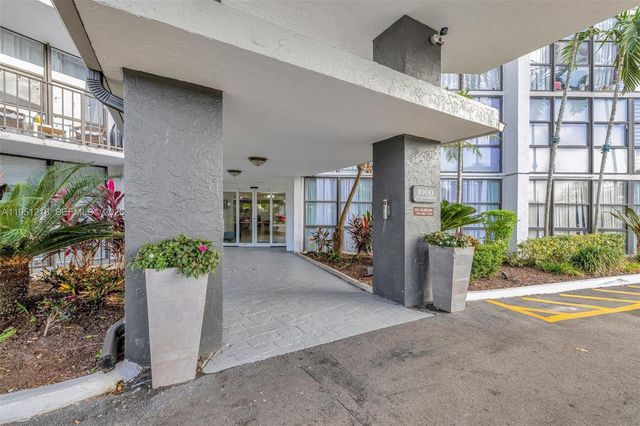 1000 Parkview Dr 806, Hallandale Beach, FL 33009