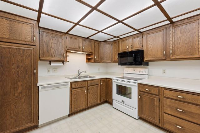 4385 Trenton Lane N 312, Plymouth, MN 55442