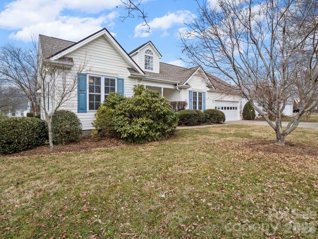 127 Kingfisher Lane, Mills River, NC 28759