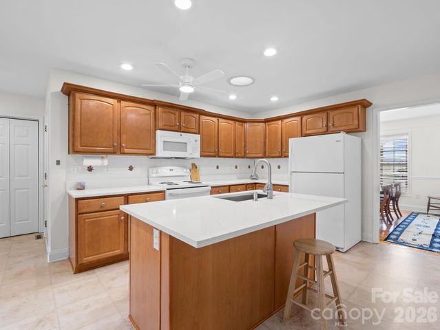 127 Kingfisher Lane, Mills River, NC 28759