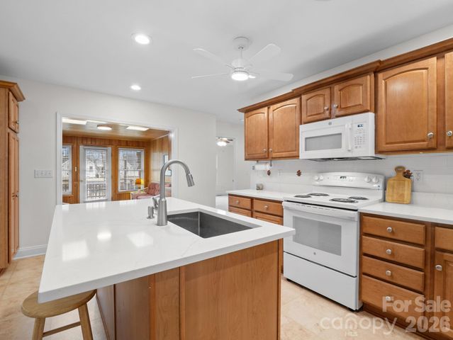 127 Kingfisher Lane, Mills River, NC 28759