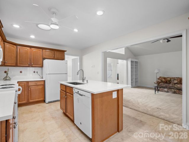 127 Kingfisher Lane, Mills River, NC 28759