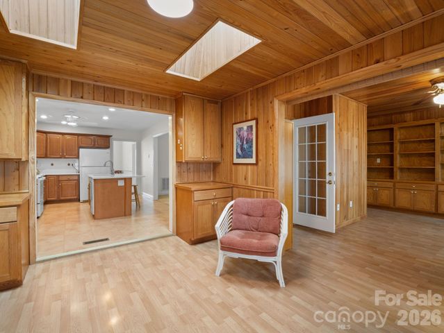 127 Kingfisher Lane, Mills River, NC 28759