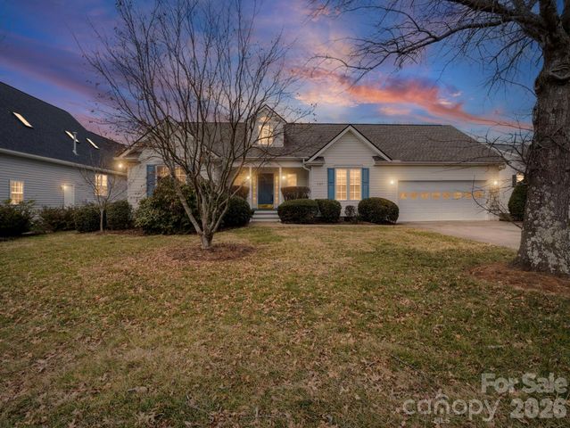 127 Kingfisher Lane, Mills River, NC 28759