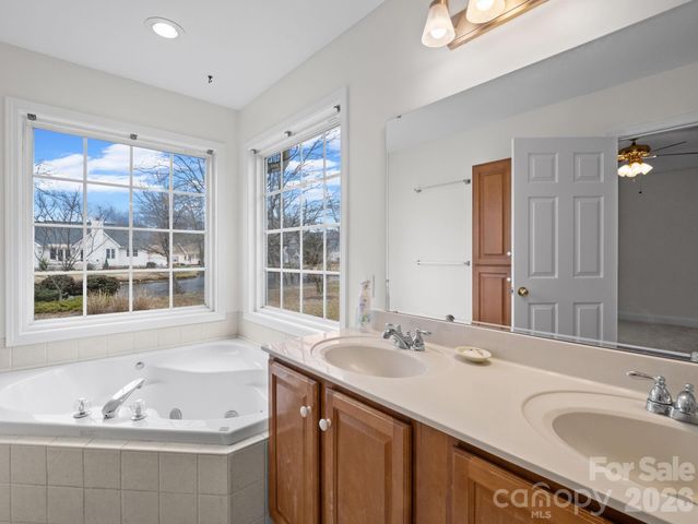 127 Kingfisher Lane, Mills River, NC 28759