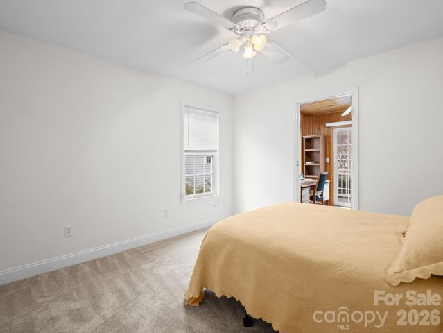 127 Kingfisher Lane, Mills River, NC 28759