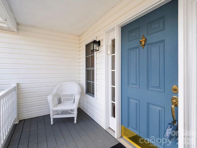 127 Kingfisher Lane, Mills River, NC 28759