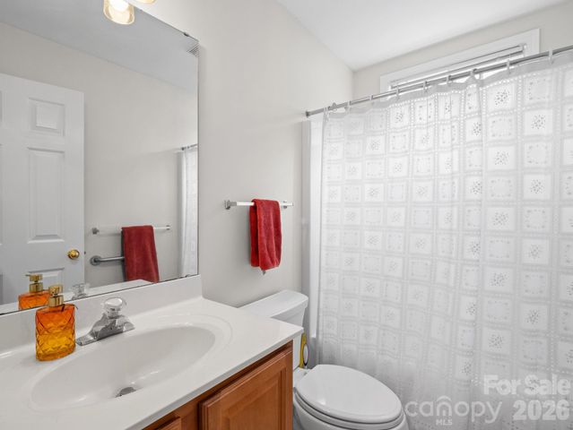 127 Kingfisher Lane, Mills River, NC 28759