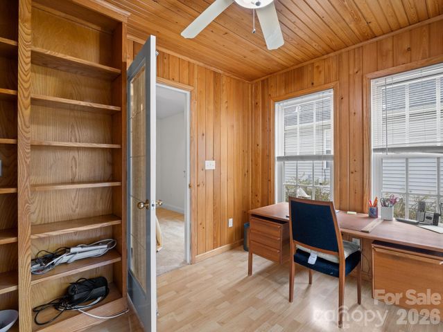 127 Kingfisher Lane, Mills River, NC 28759