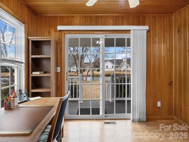 127 Kingfisher Lane, Mills River, NC 28759