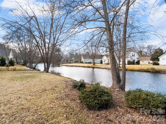 127 Kingfisher Lane, Mills River, NC 28759