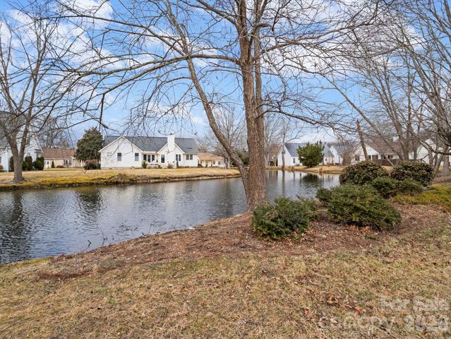 127 Kingfisher Lane, Mills River, NC 28759