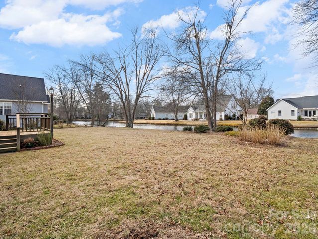 127 Kingfisher Lane, Mills River, NC 28759