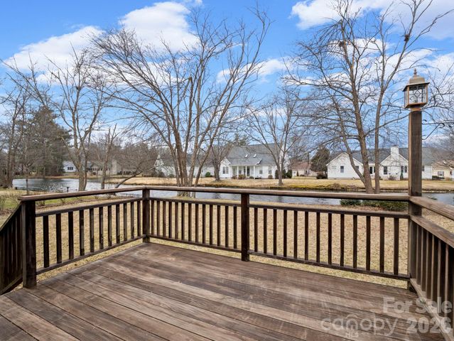 127 Kingfisher Lane, Mills River, NC 28759