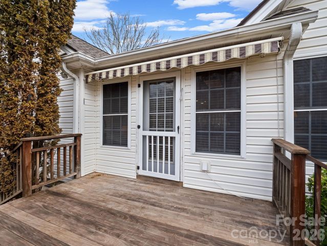 127 Kingfisher Lane, Mills River, NC 28759