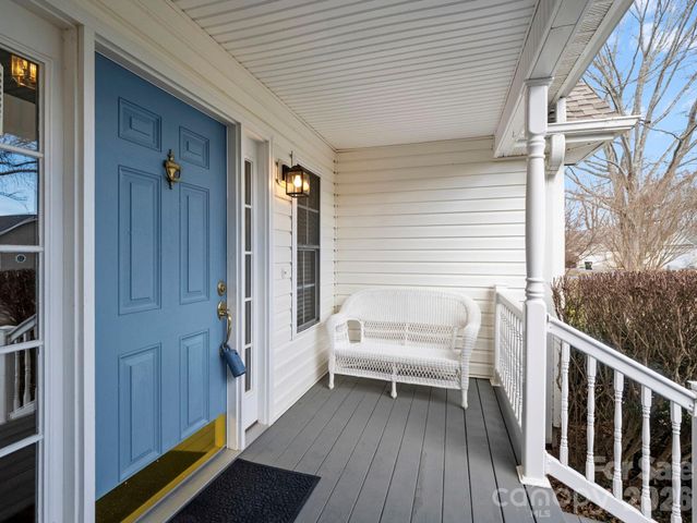 127 Kingfisher Lane, Mills River, NC 28759