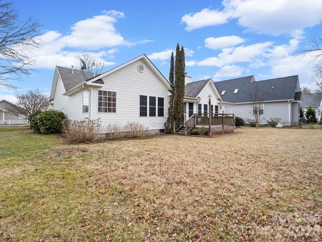 127 Kingfisher Lane, Mills River, NC 28759