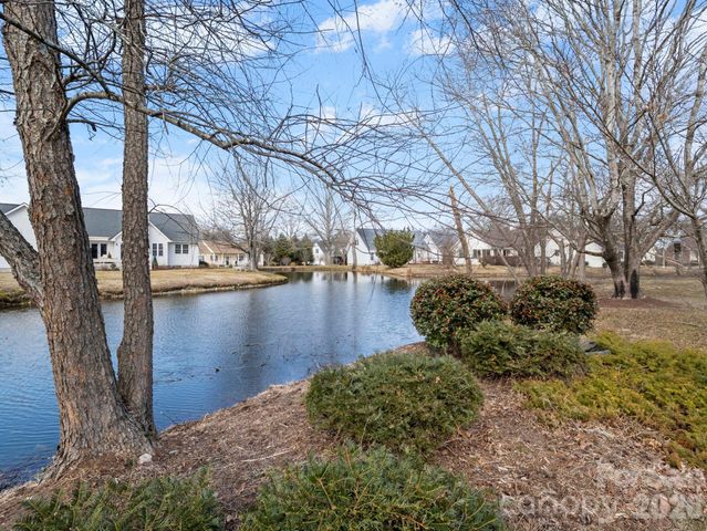 127 Kingfisher Lane, Mills River, NC 28759