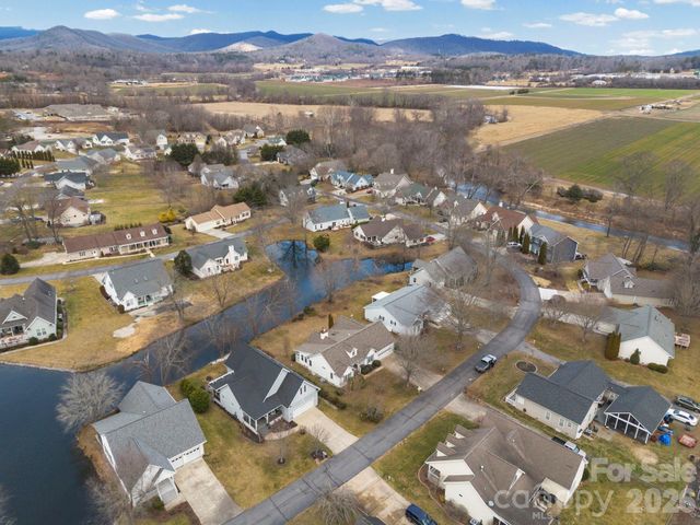 127 Kingfisher Lane, Mills River, NC 28759