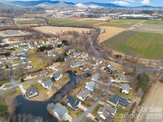 127 Kingfisher Lane, Mills River, NC 28759