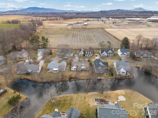 127 Kingfisher Lane, Mills River, NC 28759