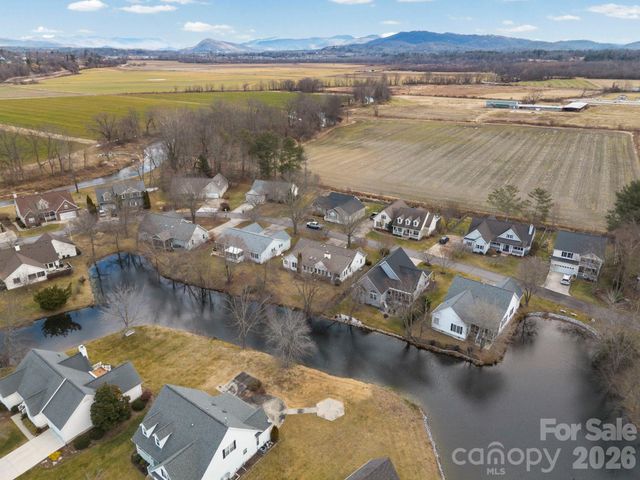 127 Kingfisher Lane, Mills River, NC 28759