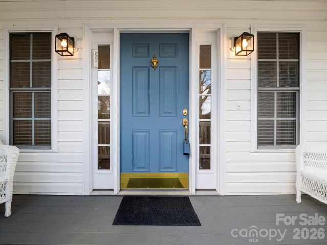 127 Kingfisher Lane, Mills River, NC 28759