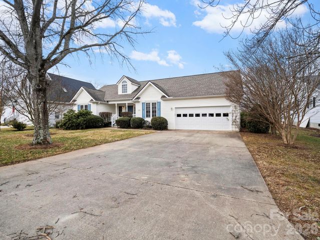 127 Kingfisher Lane, Mills River, NC 28759