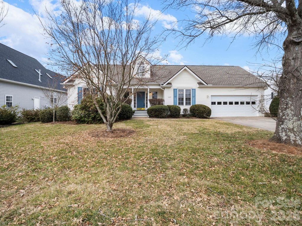 127 Kingfisher Lane, Mills River, NC 28759