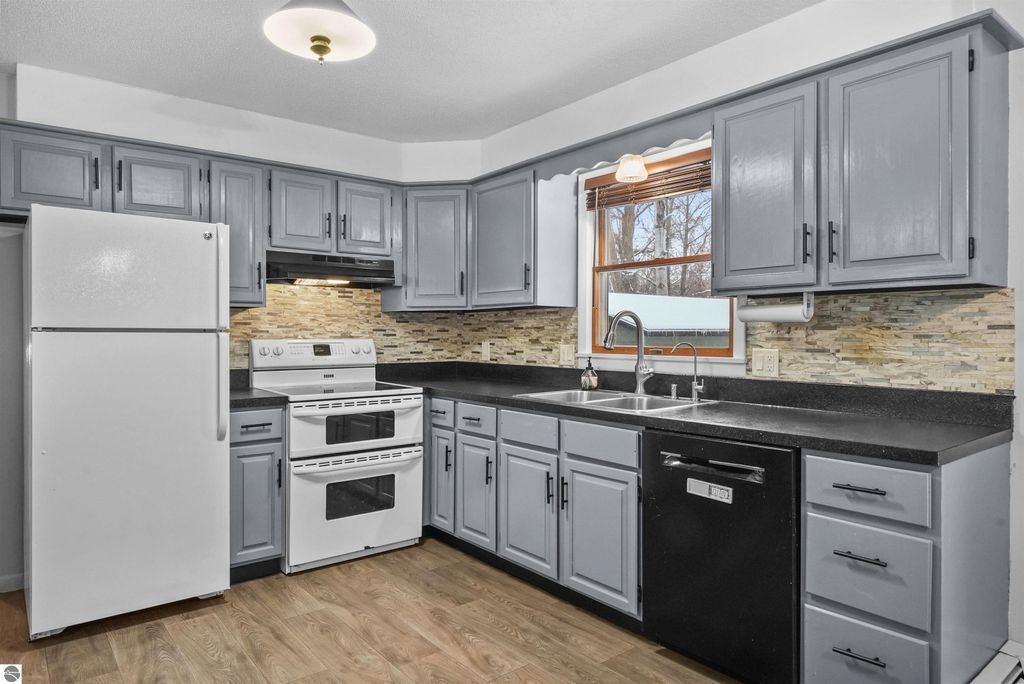 Image 7 of property listing at 10670 E Pico Drive, Traverse City, MI 49684