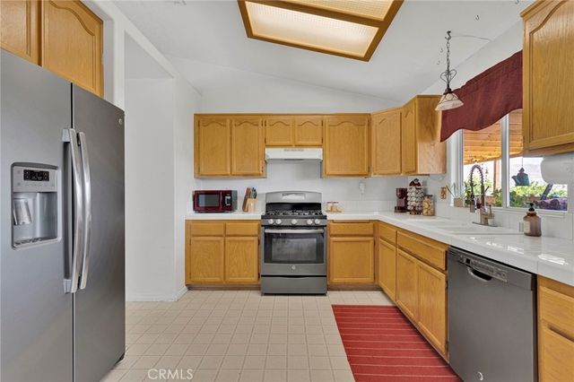 19147 Yucca Street, Hesperia, CA 92345