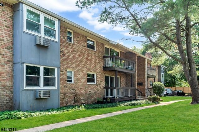 38 Deanna Dr 105, Hillsborough Twp., NJ 08844