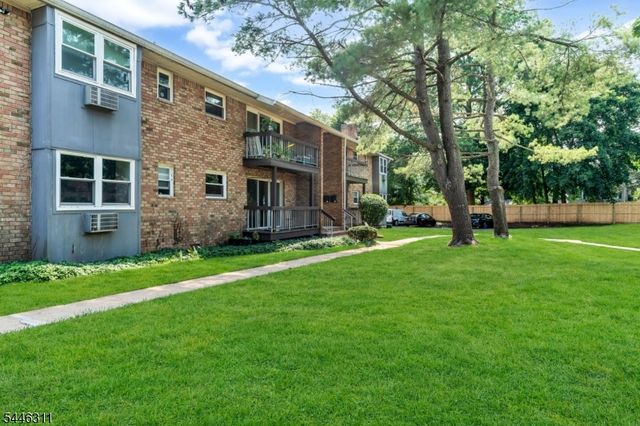 38 Deanna Dr 105, Hillsborough Twp., NJ 08844