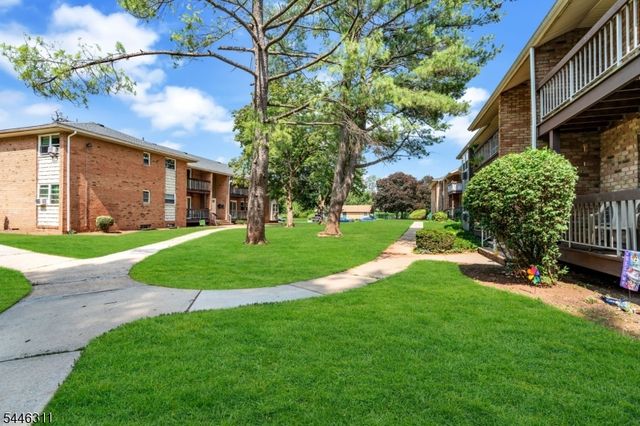 38 Deanna Dr 105, Hillsborough Twp., NJ 08844