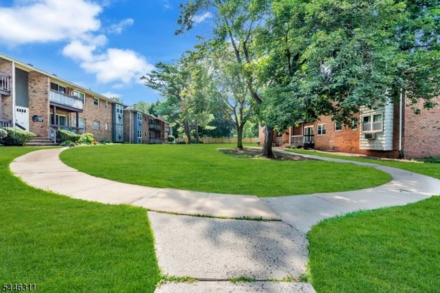 38 Deanna Dr 105, Hillsborough Twp., NJ 08844
